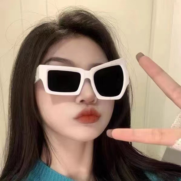 O1CN01vsf2te1Y8082upTLx_2208807593013-0-cib Wholesale Irregular Eye PC Sunglasses