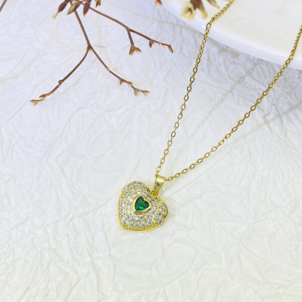 Wholesale Golden Love Micropaved Green Zirconia Titanium Steel Necklace Clavicle Chain