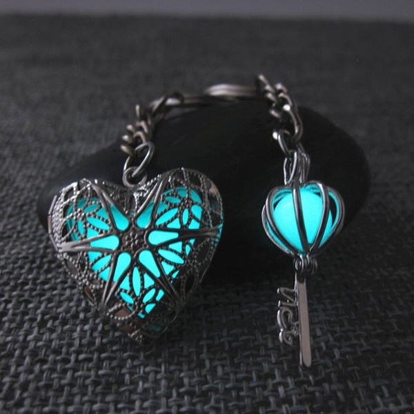 O1CN01wGbAdz1nr5grHC3FO_2212841575142-0-cib Wholesale Alloy Glow Heart Keychain
