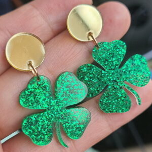 Single four-leaf clover