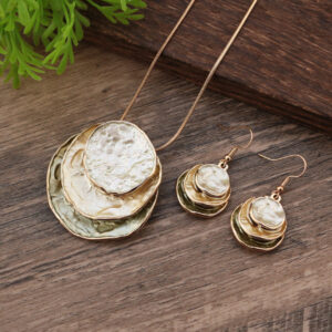 Light green ring set-gold