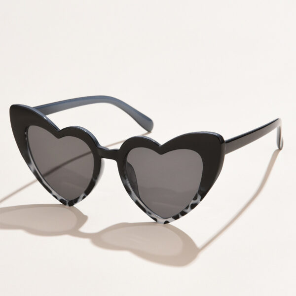 Wholesale PC Heart-shaped Large Frame Women's Sunglasses