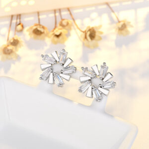 Flower Zircon stud earrings (platinum plated color retention)