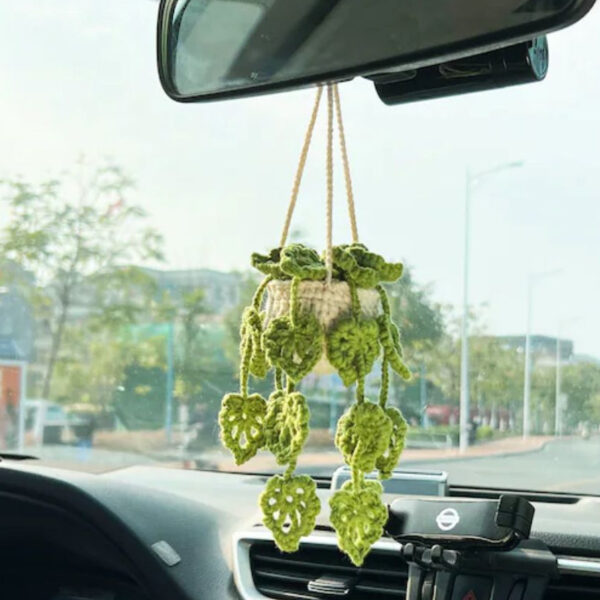 O1CN01xFWei61bC4XlBkzBt_2208522883428-0-cib Wholesale Car Hanging Ornament Handmade Wool Crochet Chlorophytum Potted Plant