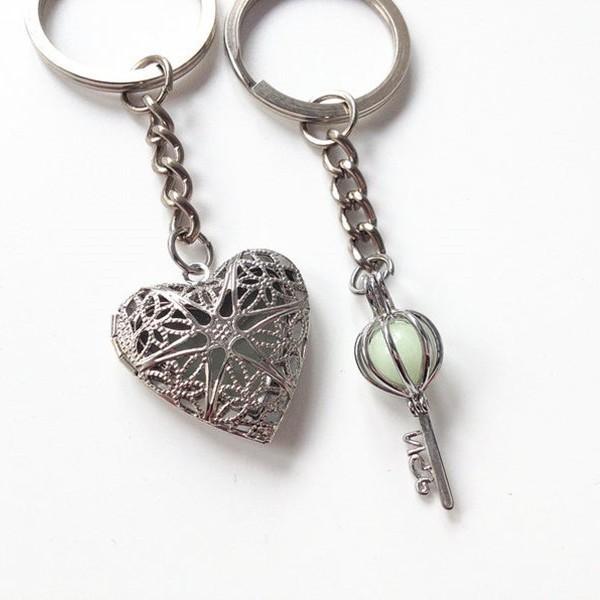 O1CN01xJ2wXF1nr5grWtqYU_2212841575142-0-cib Wholesale Alloy Glow Heart Keychain