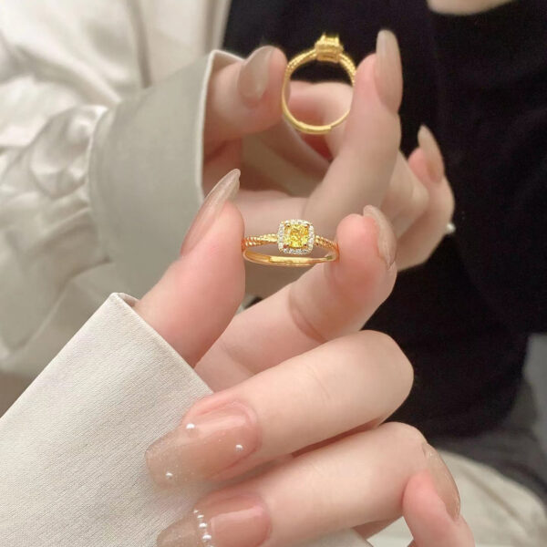 O1CN01xKx4RF1Wow9aEc7iw_2905482836-0-cib Wholesale 18k Gold Plated Yellow Diamond Small Sugar Cube Colored Treasure Ring