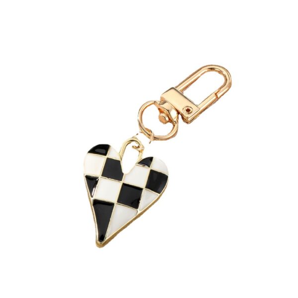 O1CN01xLS0151Bs2q96D4ZI_0-0-cib Wholesale Minimalist Grid Heart Alloy Keychains