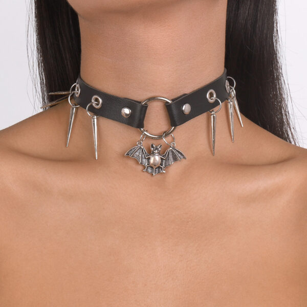 O1CN01xNBEfL1X6nTGx620w_1768642875-0-cib Wholesale Punk Rock Fan Gothic Leather Snake Rivet Bondage Collar Clavicle Chain