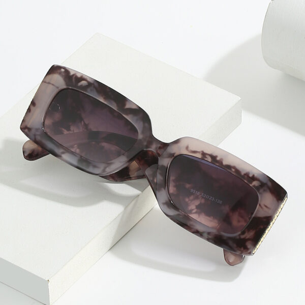 O1CN01xO9hO11f1JeNqmOpc_2212082493946-0-cib Wholesale PC Big Frame Thick Legs Sunglasses