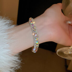 Colored diamond round buckle bracelet