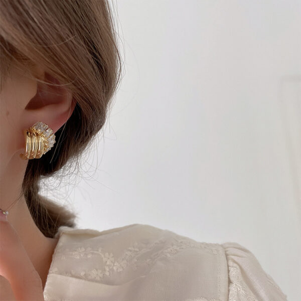 Wholesale Zirconia Metal Staggered Fashion Earrings