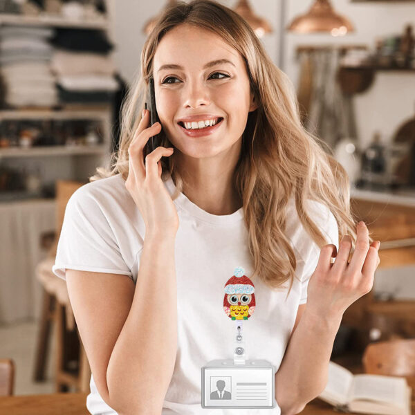 O1CN01xuTtCi2EP8s4wQVLC_2214963228736-0-cib Wholesale Christmas Felt Easy Pull Buckle Cute Retractable Rotating ID Buckle