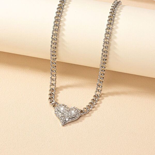 O1CN01y7Bw1T2GlheGV0Uy4_2208966519056-0-cib Wholesale Full Diamond Retro Heart Shaped Necklace Collarbone Chain