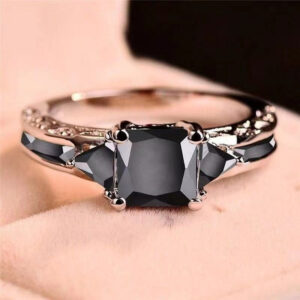 O1CN01y8s2g81b9mUCmftr3__2206266993423-0-cib Wholesale Vintage Black Zircon Alloy Rings