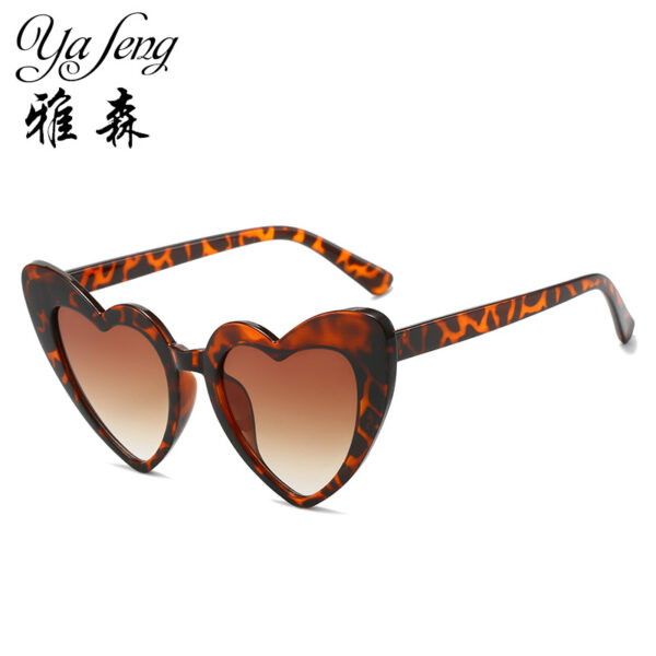 O1CN01yBrIT61PWtBqTrc0A_2206902851849-0-cib Wholesale Heart Party PC Sunglasses