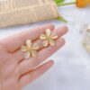 O1CN01yJLSXi2CZYYzQUTRz_3361848488-0-cib Wholesale Flower Opal Alloy Earrings