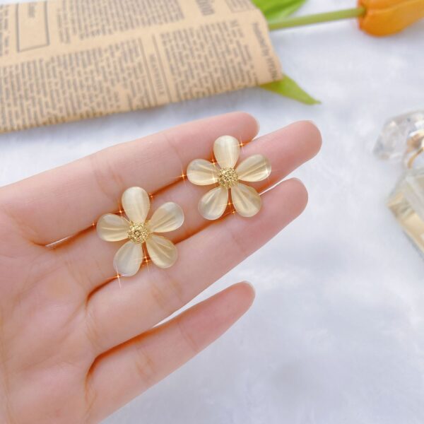 O1CN01yJLSXi2CZYYzQUTRz_3361848488-0-cib Wholesale Flower Opal Alloy Earrings