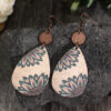 O1CN01zNsAnZ1qyMb7HxXpR_2206372095564-0-cib-2 Wholesale Western Style Sunflower Vintage Wood Chip Carved Water Drop Earrings