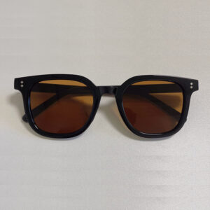 No specifications / Black Framed Brown