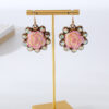 O1CN01zlIb4Q2LDsVz4ebYQ__2206398079659-0-cib Wholesale Alloy Diamond Resin Floral Vintage Earrings