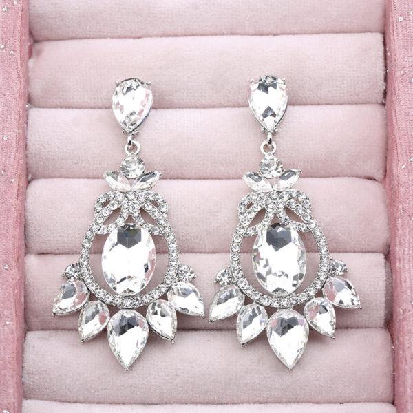 Wholesale Vintage Luxury Crystal Cutout Zinc Alloy Earrings