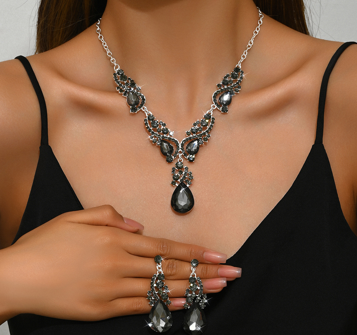 Wholesale Full Diamond Glittering Big Tearop Retro Earrings Necklace