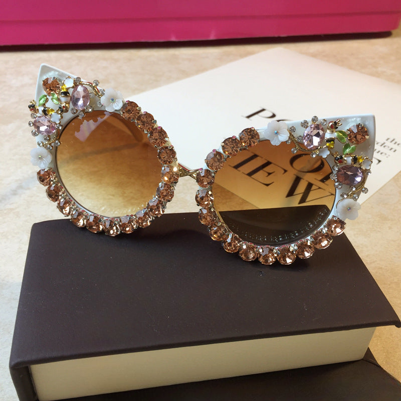 Wholesale Flower Metal Diamond Exaerated Cat Eye Sunglasses