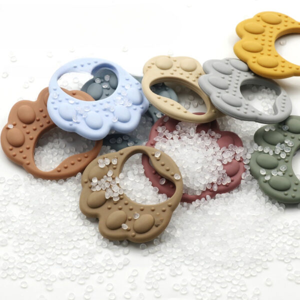 cf1ad8469591c48595cc81c5310ec9ef Wholesale Baby Food Grade Boilable Bear Paw Silicone Teether