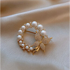 e39b40eb704a98fb946f29c0c00682bd Wholesale Diamond Inlaid Pearl Butterfly Alloy Brooches