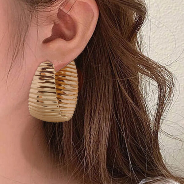 Wholesale Vintage Gold Hoop Alloy Earrings