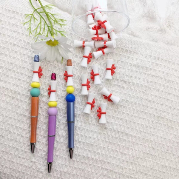 Wholesale 10pcs 3D Graduation Gift Silicone Beads