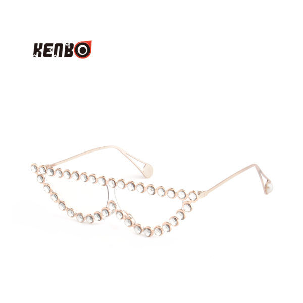 Wholesale Retro cat eye sunshade UV resistant diamond studded sunglasses