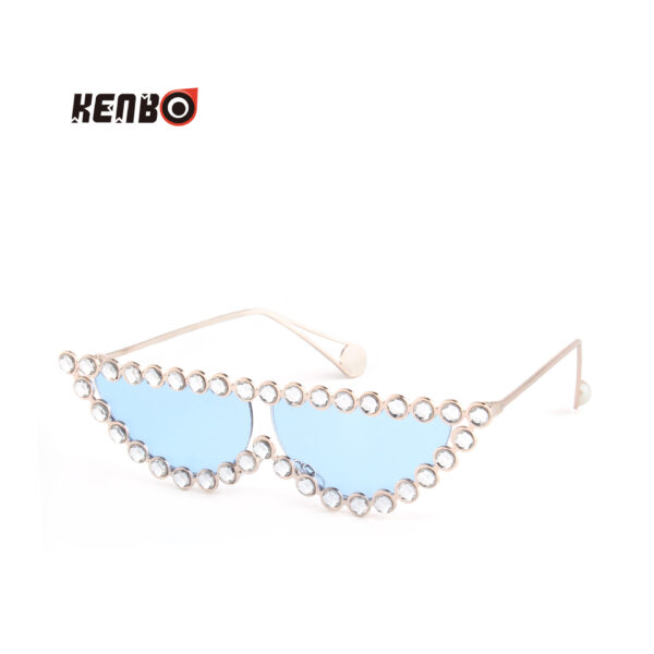 Wholesale Retro cat eye sunshade UV resistant diamond studded sunglasses