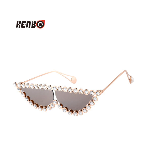 Wholesale Retro cat eye sunshade UV resistant diamond studded sunglasses