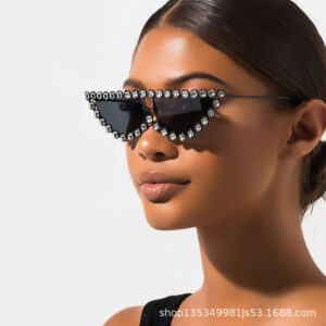 Wholesale Retro cat eye sunshade UV resistant diamond studded sunglasses
