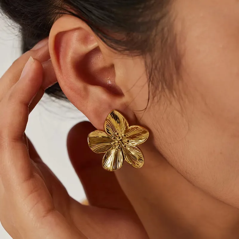 Wholesale 304 Stainless Steel Flower Electroplating Stone-Free Imitation Gold Exaerated Pastoral Streetwear Ear Studs