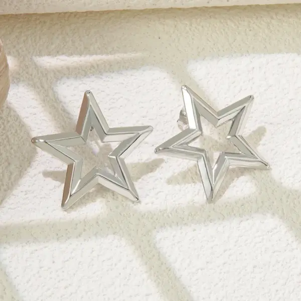 304 Stainless Steel Geometric Star Flower Stone-Free Simple Style Classic Style Commute Ear Studs