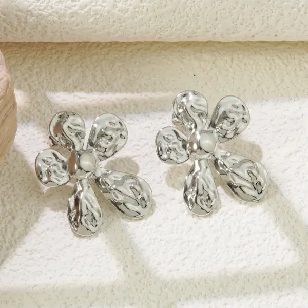 304 Stainless Steel Geometric Star Flower Stone-Free Simple Style Classic Style Commute Ear Studs