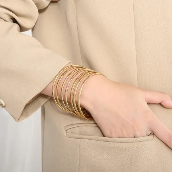 304-Stainless-Steel-Round-Electroplating-18K-Gold-Plated-Simple-Style-Waterproof-Non-Tarnish-Round-Bangle-main-image-3-1 304 Stainless Steel Round Electroplating 18K Gold Plated Simple Style Waterproof Non Tarnish Round Bangle