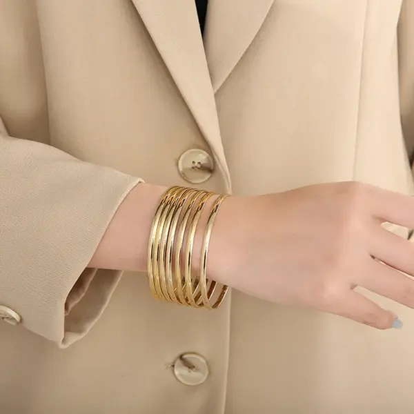 304-Stainless-Steel-Round-Electroplating-18K-Gold-Plated-Simple-Style-Waterproof-Non-Tarnish-Round-Bangle-main-image-4-1 304 Stainless Steel Round Electroplating 18K Gold Plated Simple Style Waterproof Non Tarnish Round Bangle