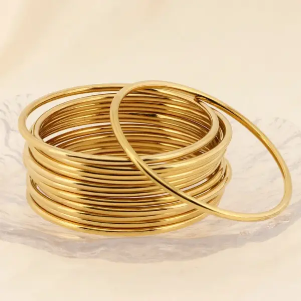 304-Stainless-Steel-Round-Electroplating-18K-Gold-Plated-Simple-Style-Waterproof-Non-Tarnish-Round-Bangle-main-image-7-1 304 Stainless Steel Round Electroplating 18K Gold Plated Simple Style Waterproof Non Tarnish Round Bangle