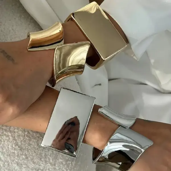 Elegant Simple Metal Bracelet Geometric Pattern Alloy Plated Gold Office And Holiday Wear Women's Jewelry Accessory All Seasons