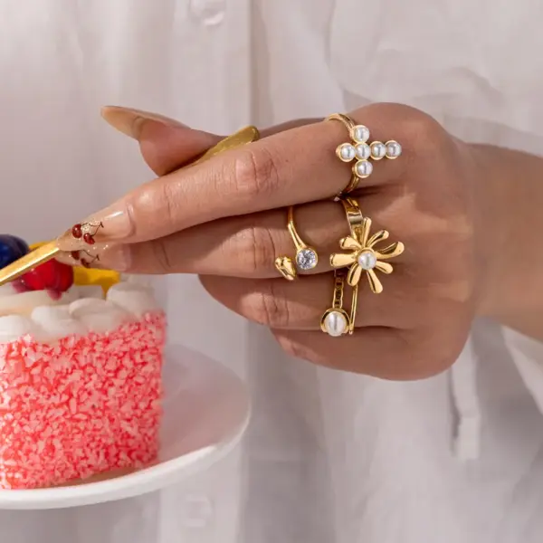 Geometric Electroplated Rings For Women In 304 Stainless Steel With 18K Real Gold Water Plating And Pearl Inlay