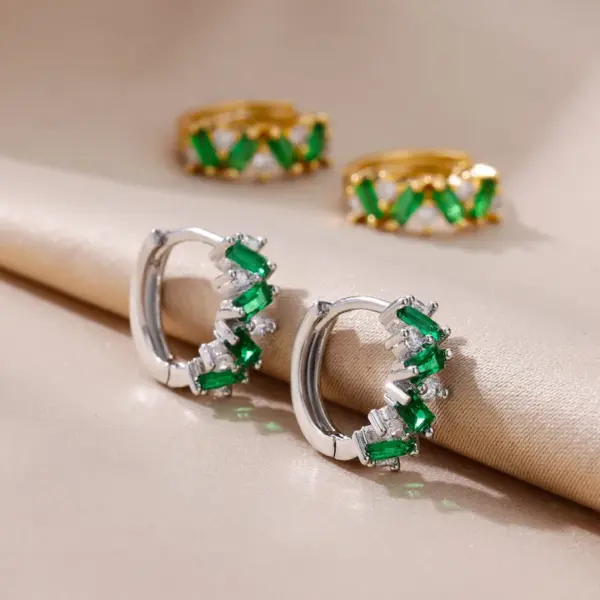 Gold Plated Green Zirconia Crystal Round Women's Earrings Sparkling Minimalist Geometric Ear Jewelry Suitable For Daily Commuting And Gift Giving