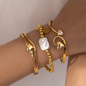 Heart Shape Electroplated Bangle For Women In 304 Stainless Steel With 18K Real Gold PVD Coated And Zircon Inlay