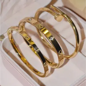 Heart Shape Unisex Bangle, 304 Stainless Steel With 18K Gold Plated Coating And Zircon Inlay