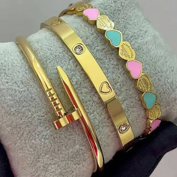 Heart-Shape-Unisex-Bangle-304-Stainless-Steel-With-18K-Gold-Plated-Coating-And-Zircon-Inlay-main-image-2-1 Heart Shape Unisex Bangle, 304 Stainless Steel With 18K Gold Plated Coating And Zircon Inlay