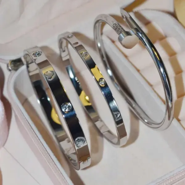 Heart-Shape-Unisex-Bangle-304-Stainless-Steel-With-18K-Gold-Plated-Coating-And-Zircon-Inlay-main-image-4-1 Heart Shape Unisex Bangle, 304 Stainless Steel With 18K Gold Plated Coating And Zircon Inlay