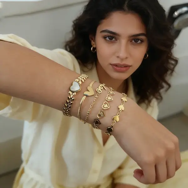 Heart-shaped 18K Gold Plated 304 Stainless Steel Bracelet By Feng Innovation Design, Suitable For Women To Wear On Daily Dates Or Occasions