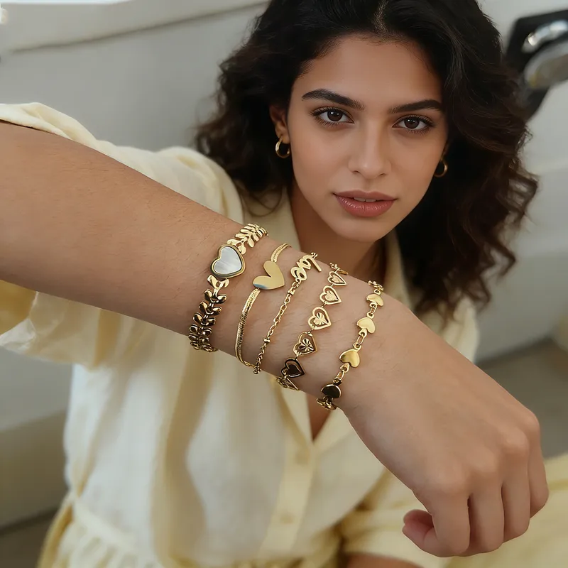 Wholesale Heart-shaped 18K Gold Plated 304 Stainless Steel Bracelet By Feng Innovation Design, Suitable For Women To Wear On Daily Dates Or Occasions